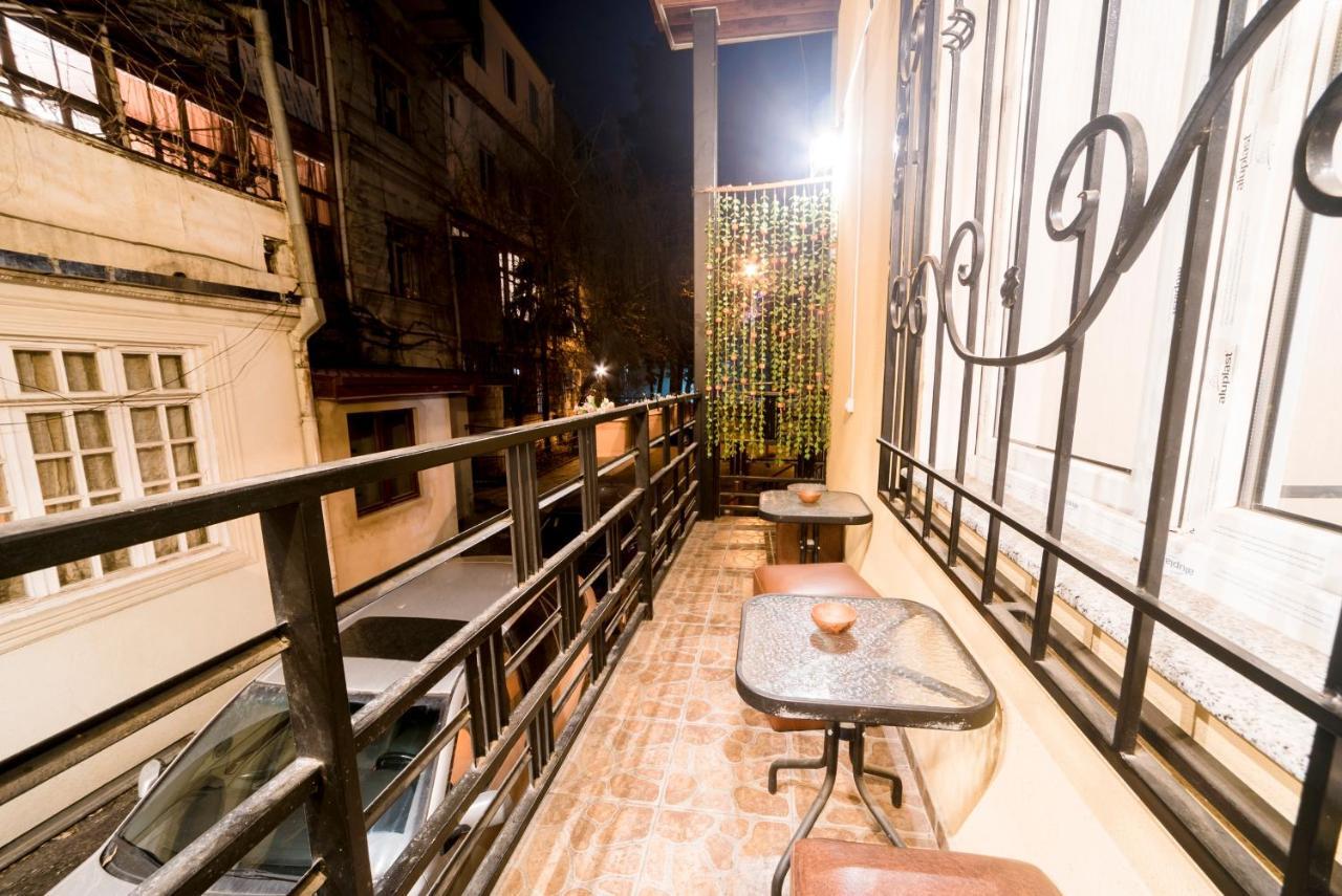 Cleopatra Palace Hostel Τυφλίδα Εξωτερικό φωτογραφία