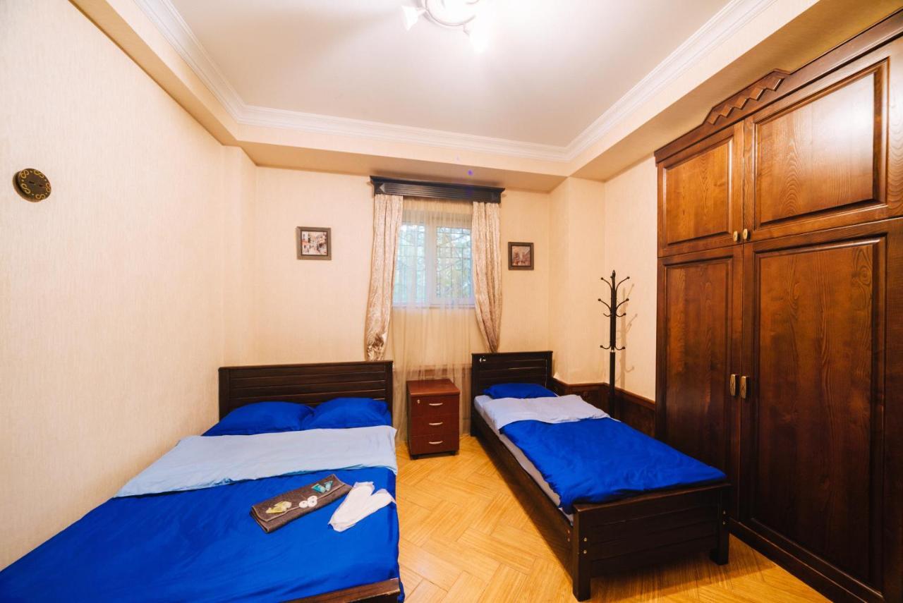 Cleopatra Palace Hostel Τυφλίδα Εξωτερικό φωτογραφία