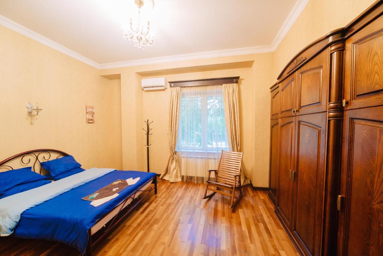 Cleopatra Palace Hostel Τυφλίδα Εξωτερικό φωτογραφία