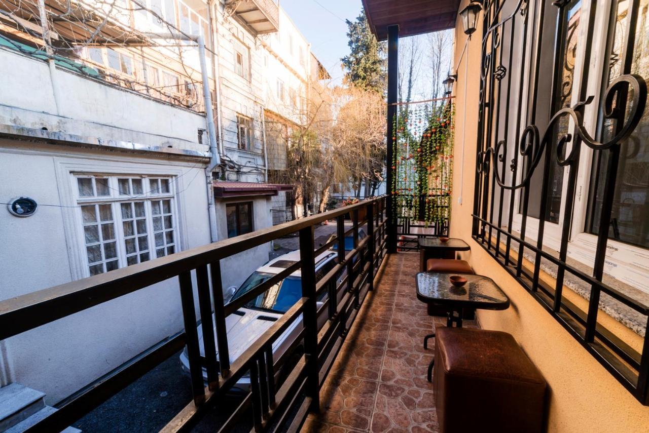 Cleopatra Palace Hostel Τυφλίδα Εξωτερικό φωτογραφία
